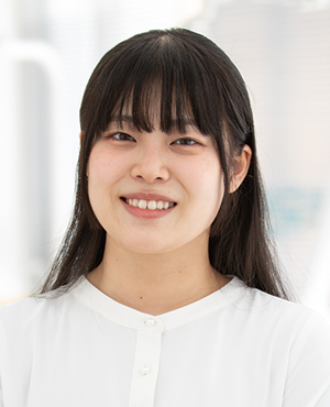 塚本 彩花(1年)
