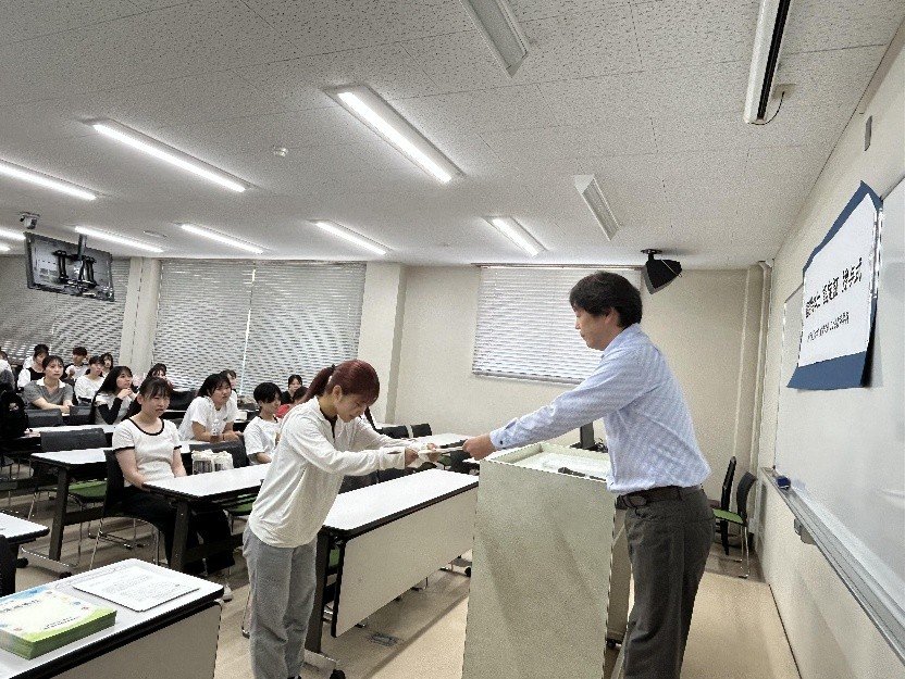 絵本士右