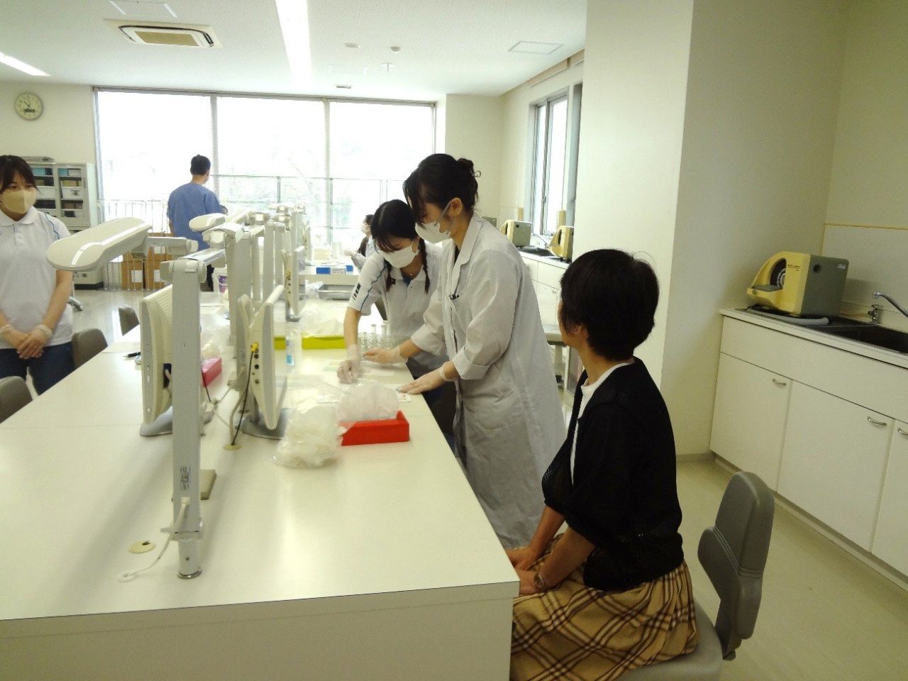 【口腔保健学科】教職員を対象に歯科健診を実施しました