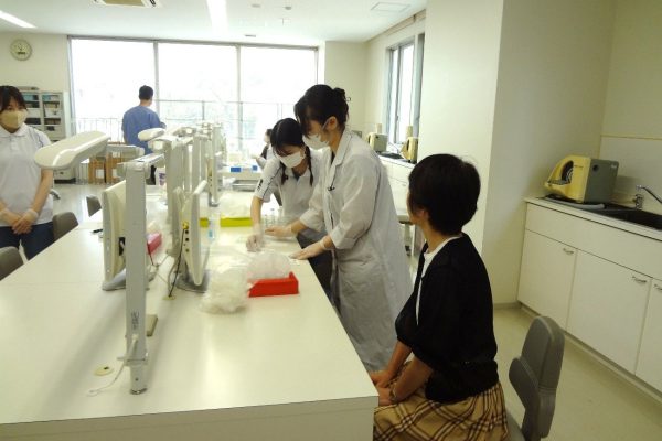 【口腔保健学科】教職員を対象に歯科健診を実施しました