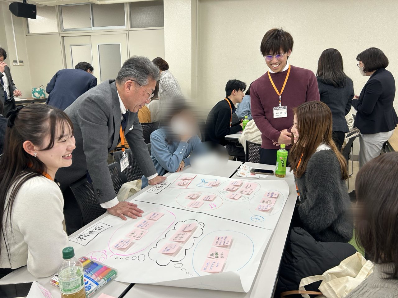 保護者・学生・教員の話し合いの様子