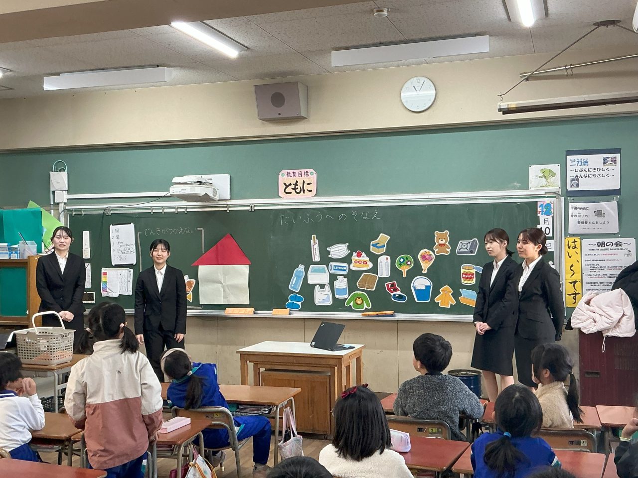 【こども教育学科】TOPPAN株式会社コラボ企画「防災教育実践@神戸市立蓮池小学校」を実施し、神戸新聞に掲載されました!