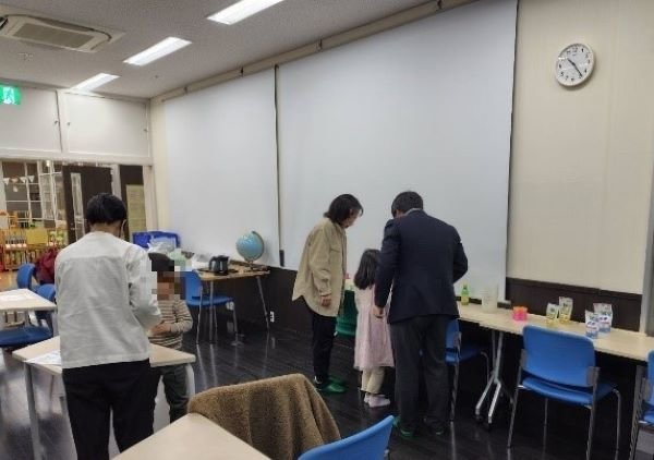 【地域交流センター】公開講座「身近なものでｐHを測ろう」を子育て総合支援施設KITで開催しました