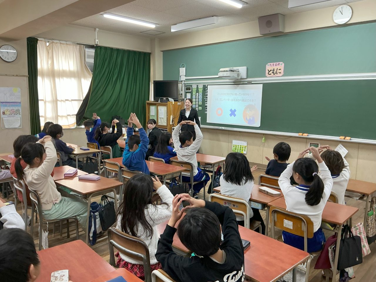 【こども教育学科】TOPPAN株式会社コラボ企画「防災教育実践@神戸市立蓮池小学校」を実施し、神戸新聞に掲載されました!