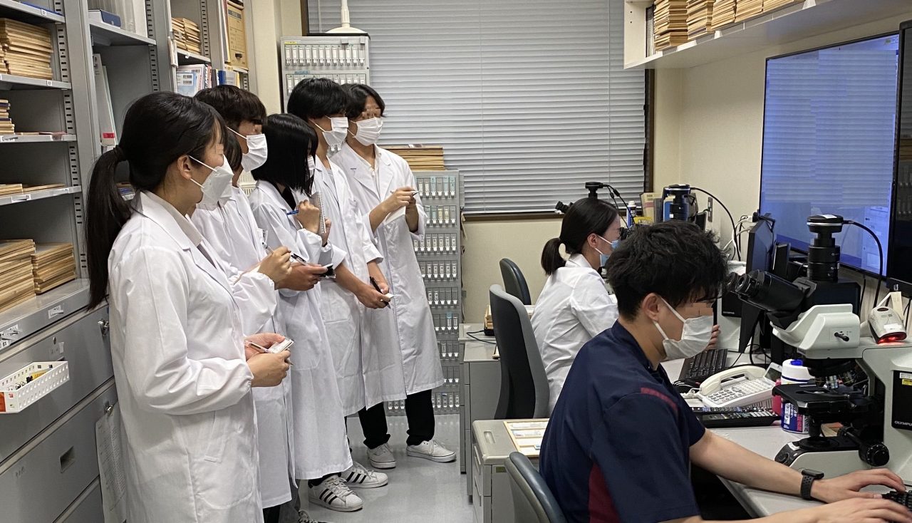 許可を得て撮影した病院訪問時の様子