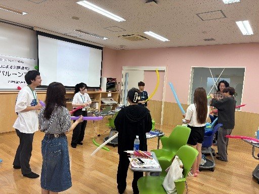 【地域交流センター】公開講座「《学生による公開講座》バルーンアート講座」を学内で開催しました