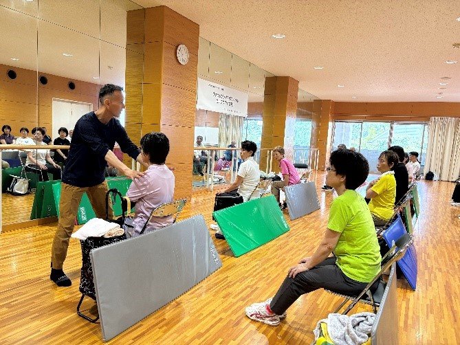 【地域交流センター】公開講座「動けるカラダを手にいれるセルフケアと運動」を学内で開催しました