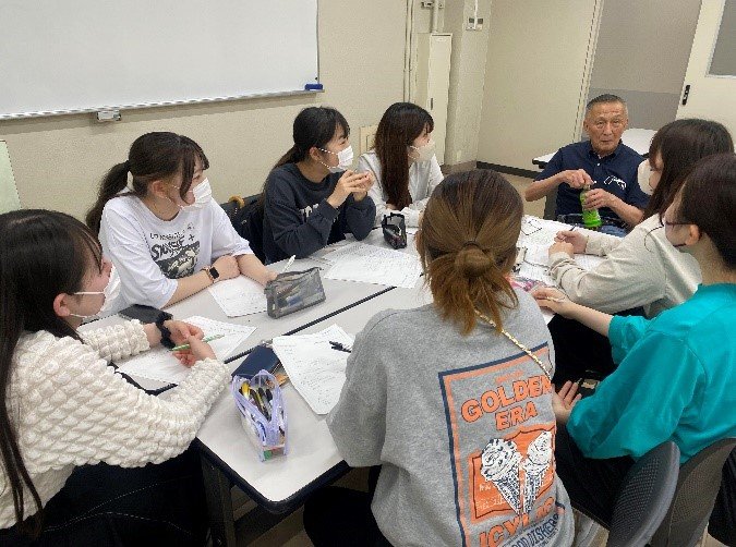 【看護学科】地域高齢者との語らいを行いました