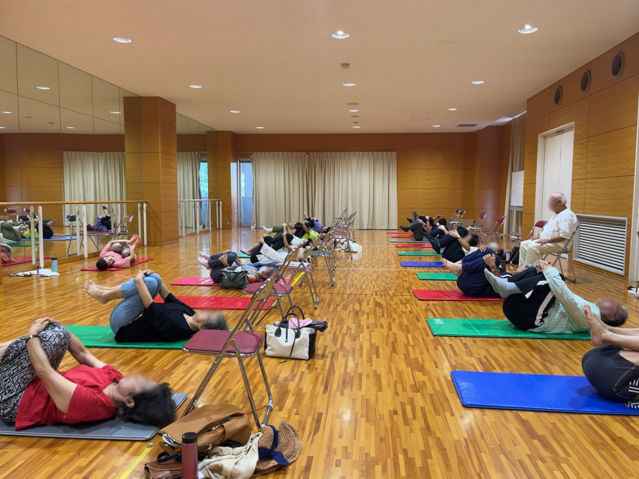 【地域交流センター】公開講座「やさしいヨガ~健康寿命を延ばそう~」を学内で開催しました