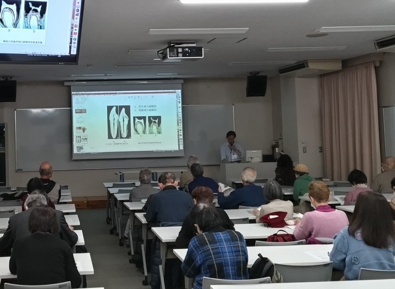 【地域交流センター】公開講座「耳順（したが）う年齢からの口の中」を学内で実施しました。