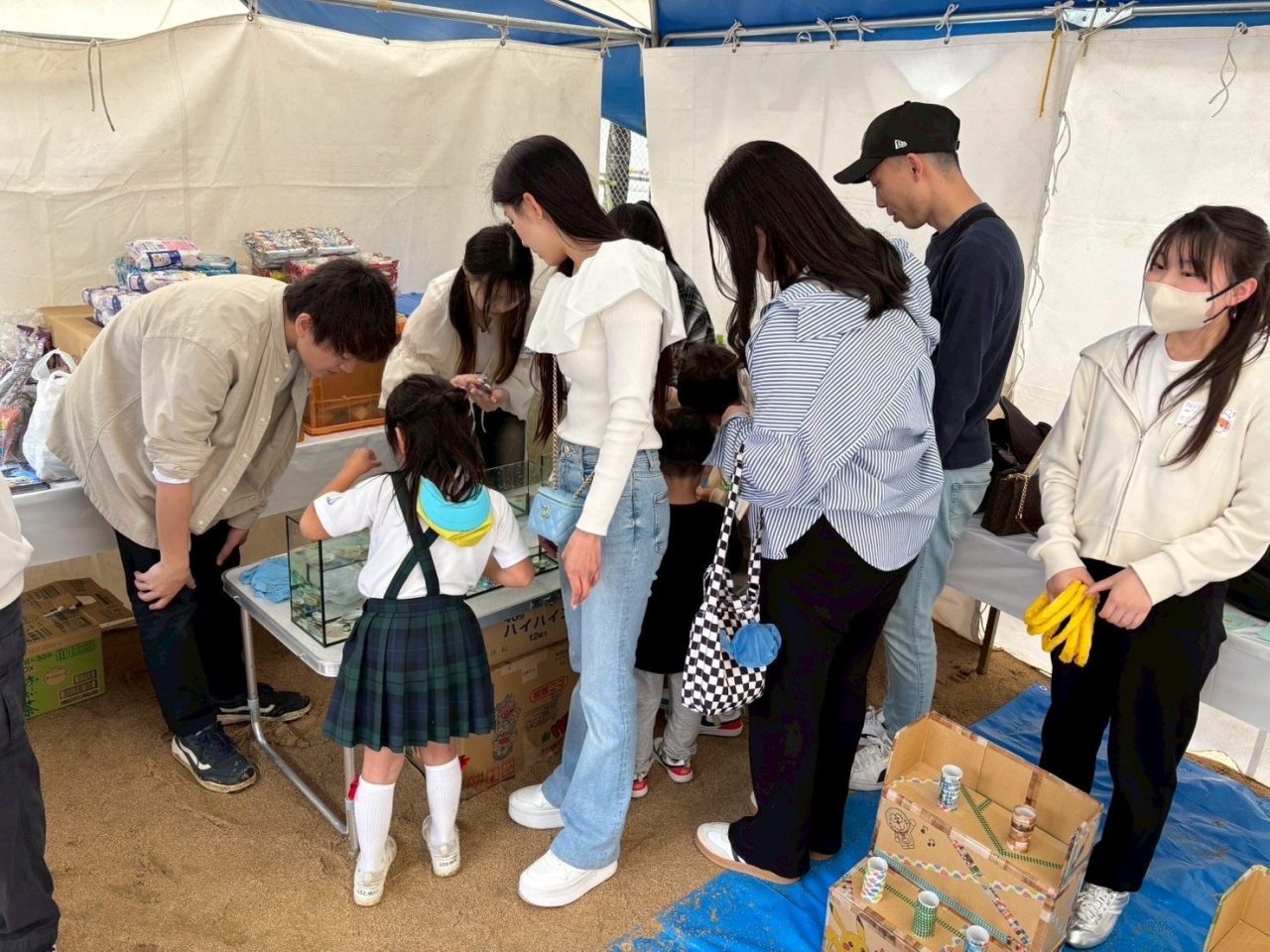 第52回神戸まつり長田フェスティバルに、本学学生がボランティアで参加しました。