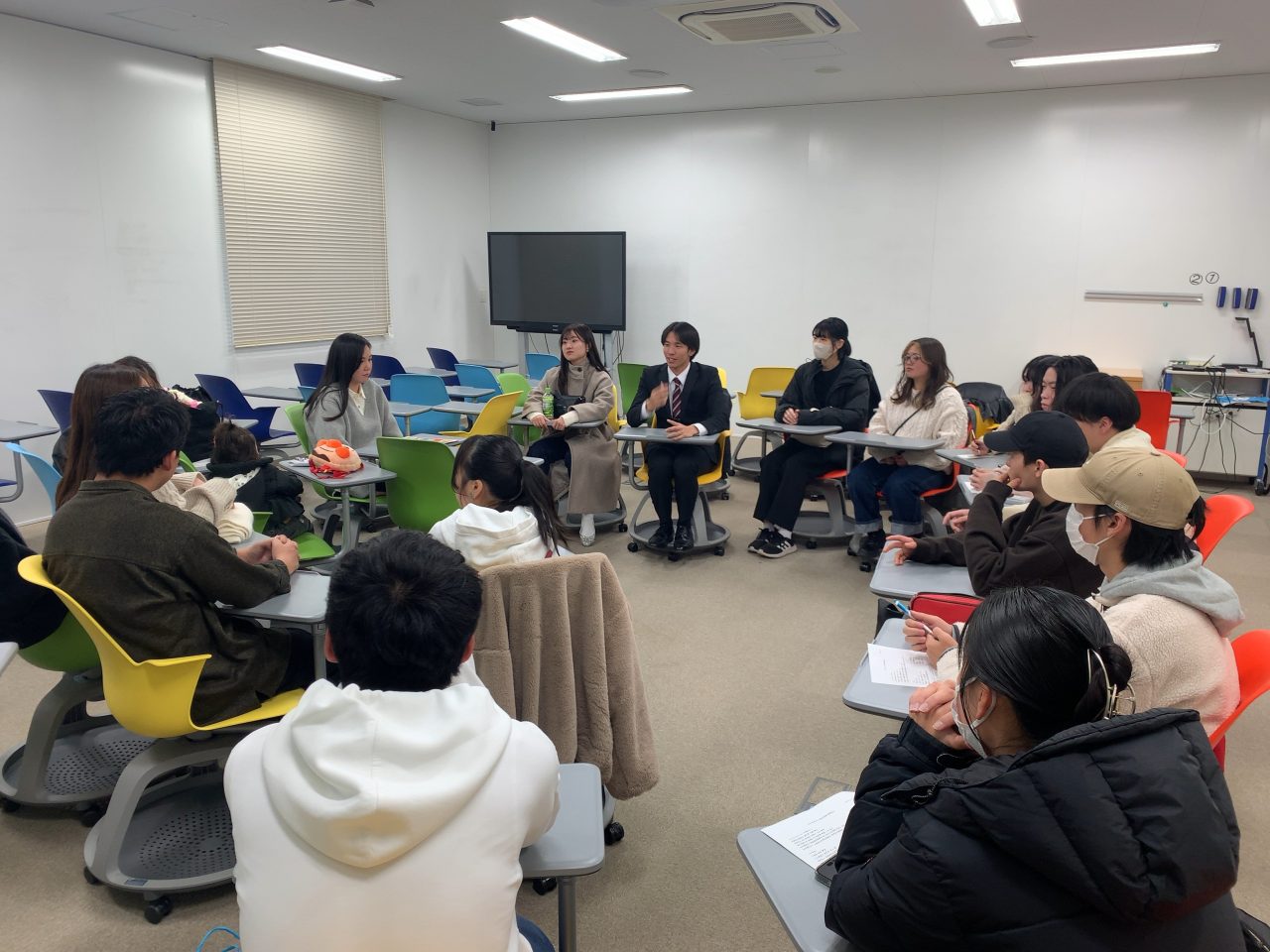 【こども教育学科】2024年12月14日(土)こども教育学科4年・卒業生就職体験懇談会を開催しました!