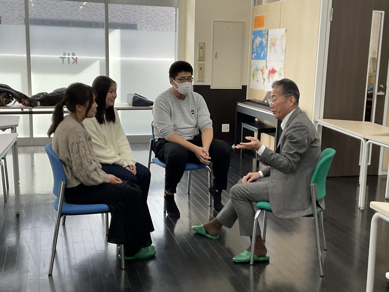 【こども教育学科】「授業づくり、働き方…ぶっちゃけどう?3年生と先生との本音トーク!」