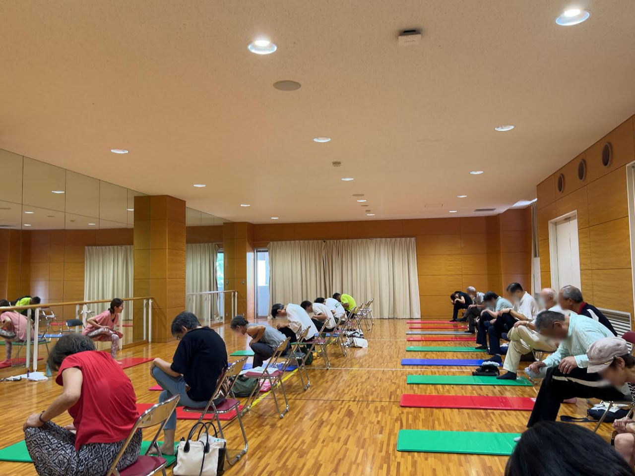 【地域交流センター】公開講座「やさしいヨガ~健康寿命を延ばそう~」を学内で開催しました