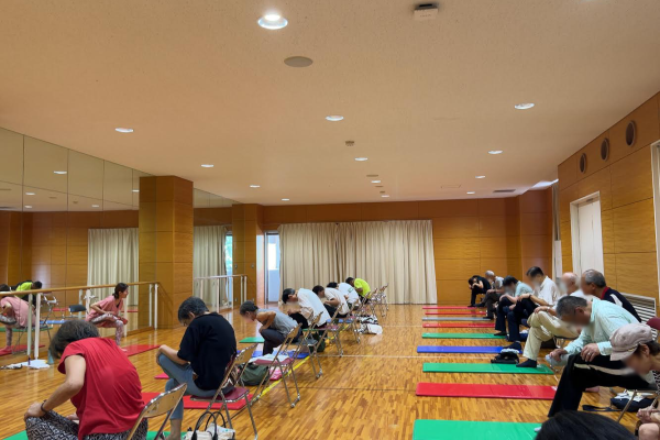 【地域交流センター】公開講座「やさしいヨガ～健康寿命を延ばそう～」を学内で開催しました