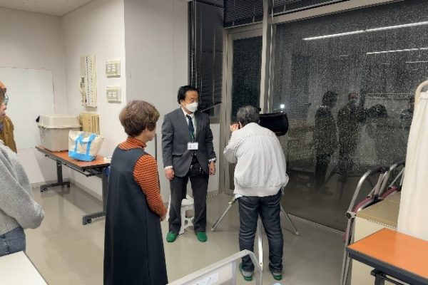 【地域交流センター】「≪学生による公開講座≫星空のお話を聞き、土星の環を観察しよう」を学内で開催しました