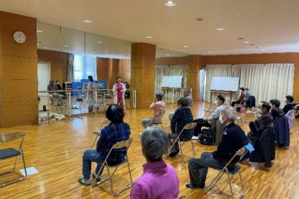 【地域交流センター】公開講座「椅子 かきら ～座ってできる健康体操～」を学内で開催しました