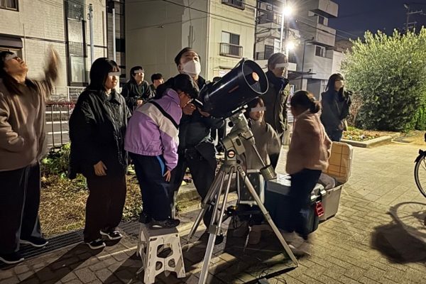 神戸常盤大学天文部がKITの子供たちへの星空観測会を実施しました