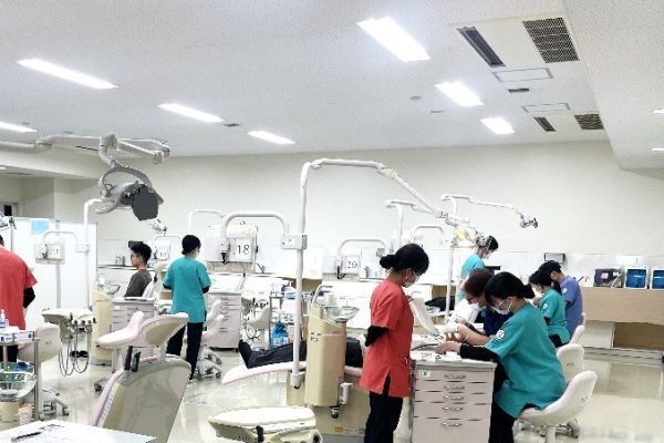 【口腔保健学科】　新入生歯科健診を実施