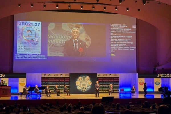 【診療放射線学科】對間博之学科長がJRC2026閉会式にて次期大会会長として挨拶